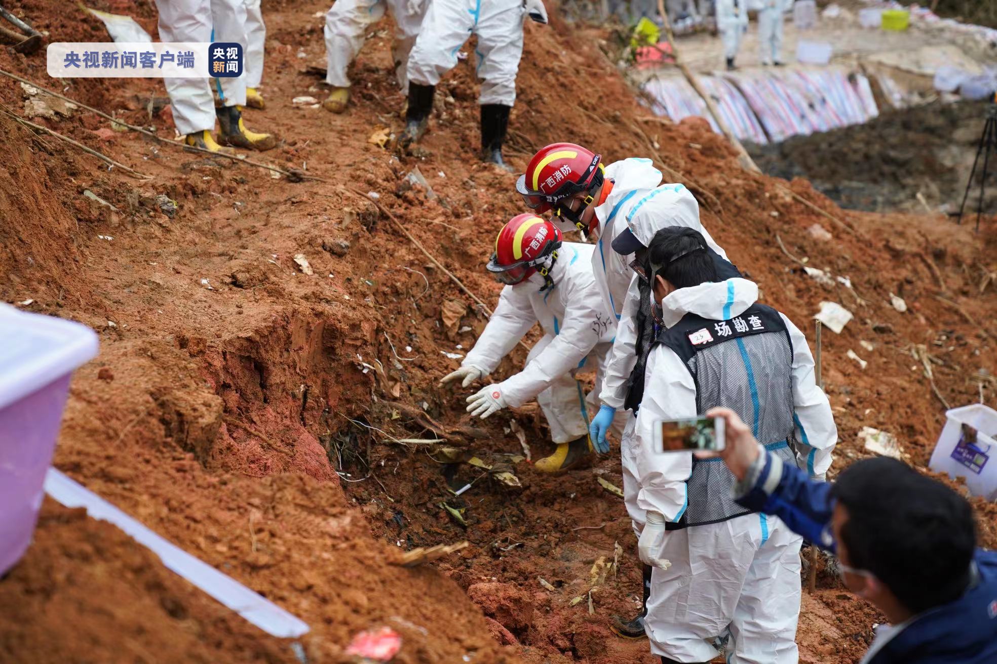 第二个黑匣子发现点：距离撞击点40米，1.5米土层下（现场图）！将通过今天13点航班送回北京_https://www.whai.cc_行业资讯_第2张