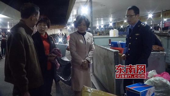 莆田副市长带队夜查“假冒鞋子商标注册” 保持打击商标侵权高压态势 莆田副市长带队夜查“假冒鞋子商标注册” 保持打击商标侵权高压态势