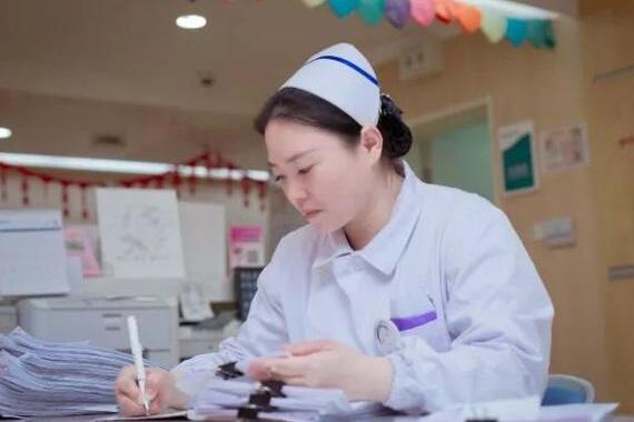 不靠颜值，靠才华“吃饭”!护士小姐姐一年10件